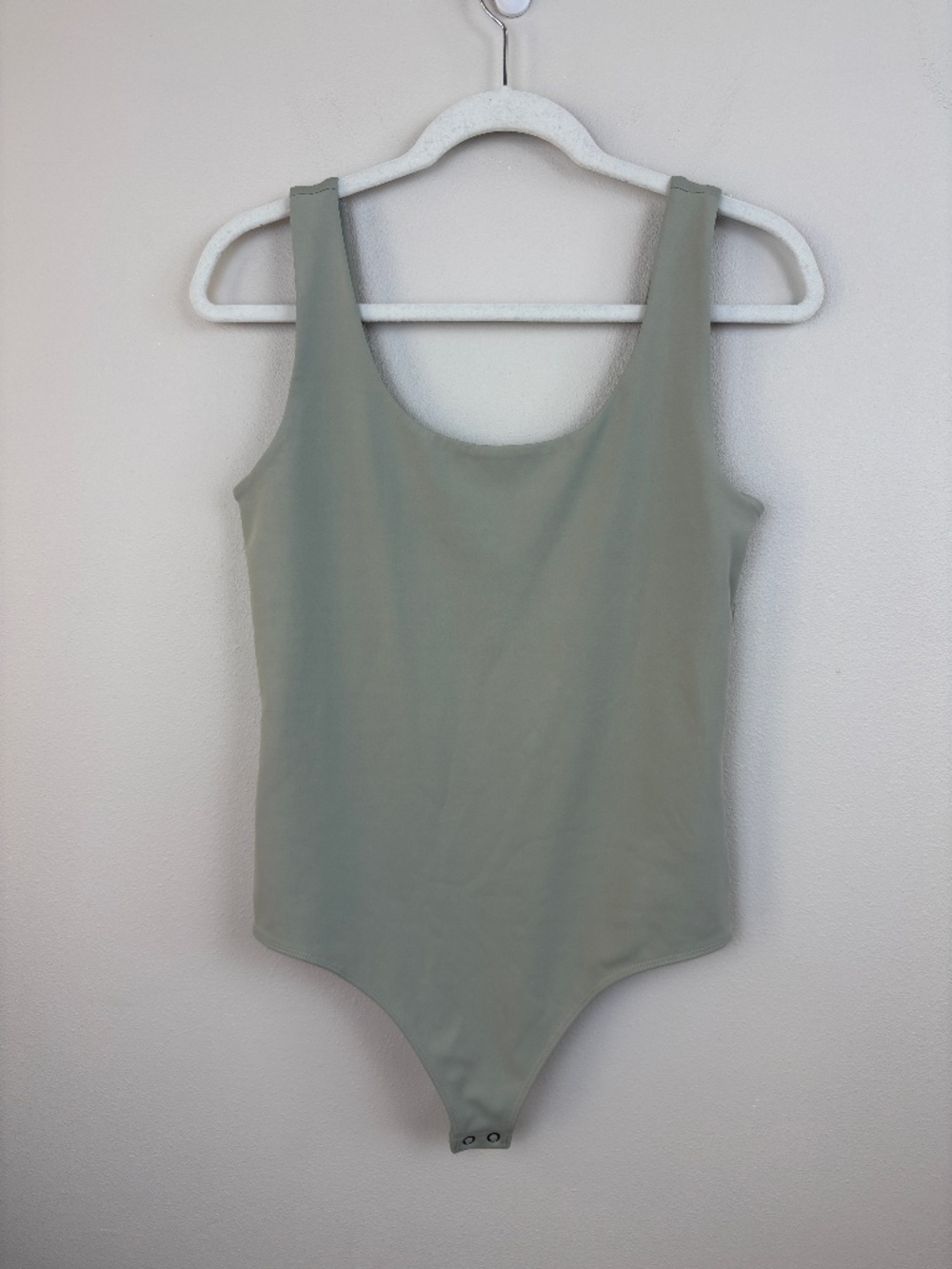 Express Body Contour Scoop Neck Bodysuit in Light Sage - Size Medium